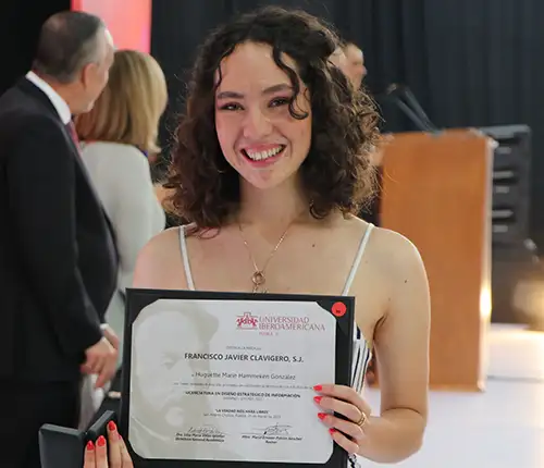 Alumna en su graduación