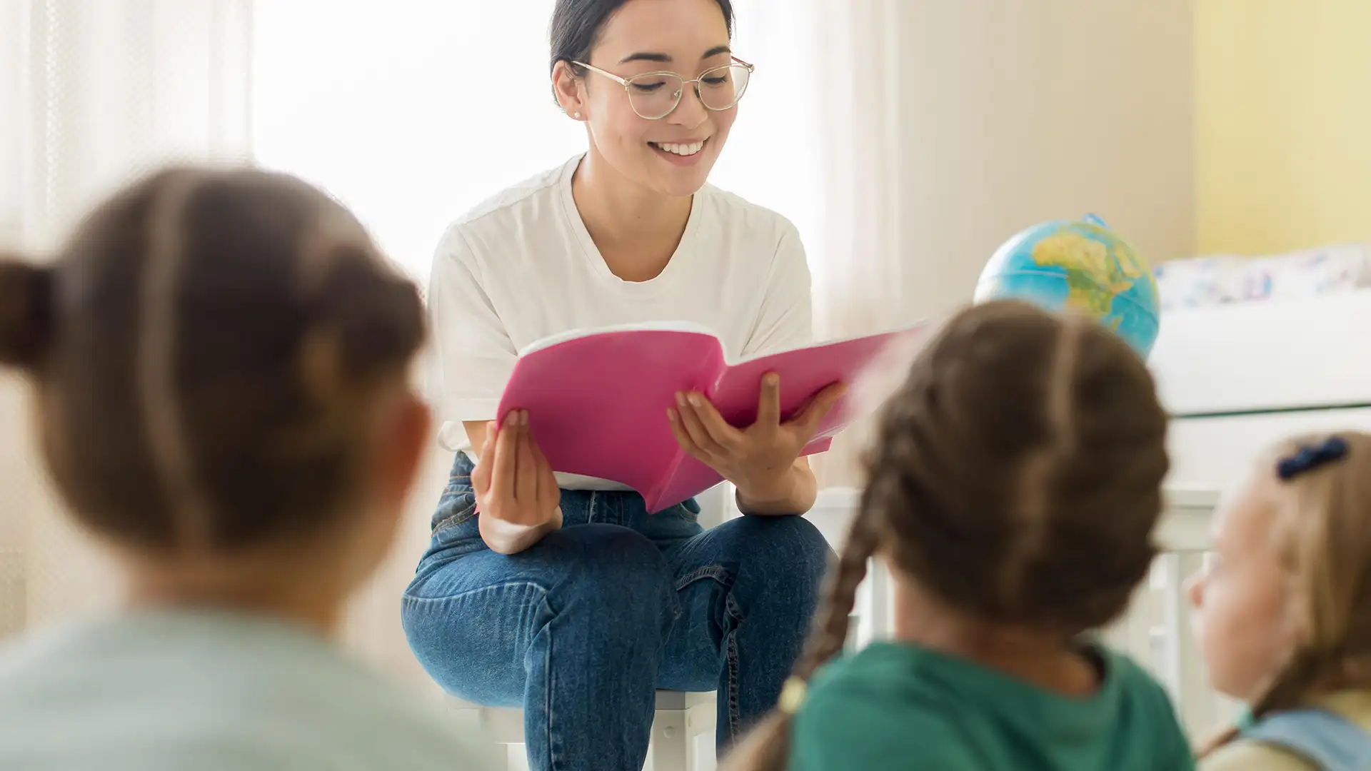 Profesora enseñando