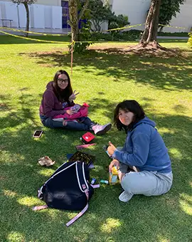 Alumnas en pasto