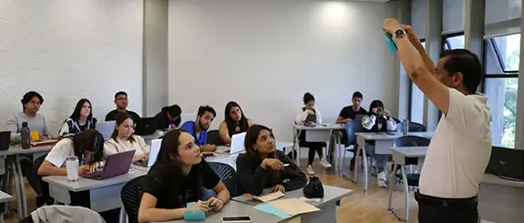 Profesor dando cátedra