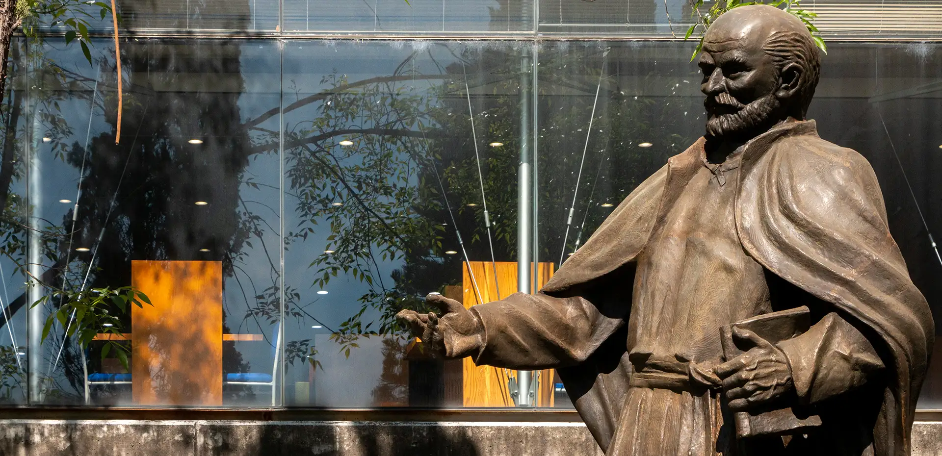 Estatua San Ignacio en la IBERO Puebla