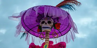 Catrina hecha de cartón