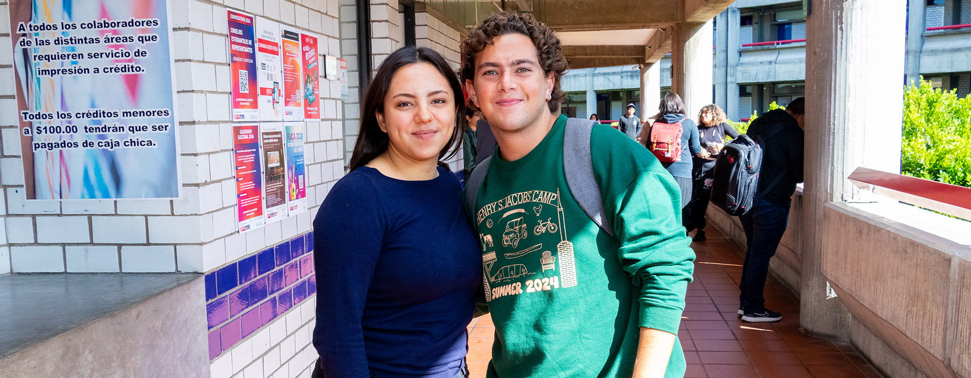 Alumnos posando a la cámara
