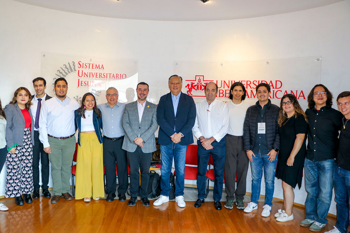 Candidato Fernando Morales y comunidad universitaria