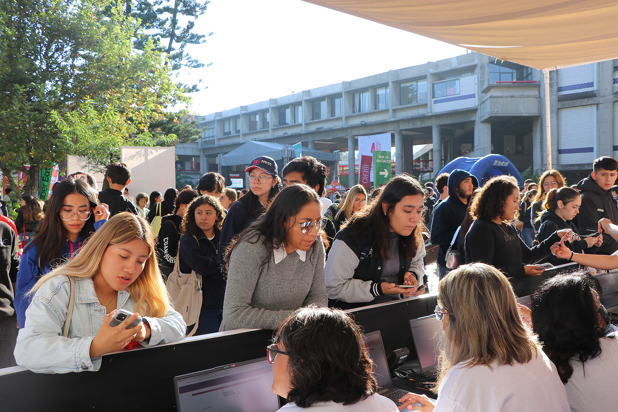 Alumnos registrándose