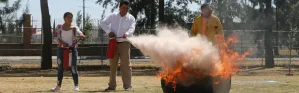 Práctica de la brigada contra incendios